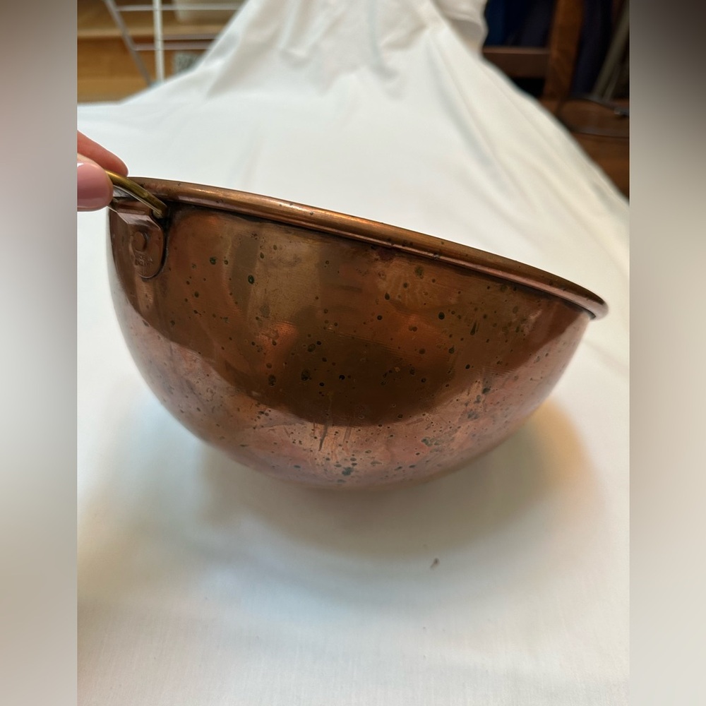 Vintage Tagus copper mixing  bowl Made in Portugal 9 inches with thumb ring